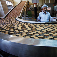 Machine industrielle de pressage et d'extrusion de pâte à biscuits, ligne de production de biscuits rotatifs et de biscuits de la fortune - Prix