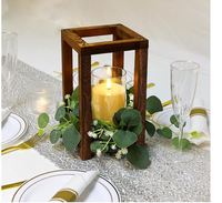 Lanterne de mariage en bois personnalisée 18 pièces Centre de table Lanterne à bougie rustique avec couronnes de feuilles d'eucalyptus Bougies sans flamme à LED