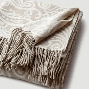 Couverture de jet de cachemire de qualité supérieure de luxe avec couverture en laine tricotée Jacquard épaissie à franges pour cadeau
