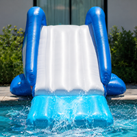 Grand jouet gonflable flamant rose pour piscine avec poignées de sécurité, pulvérisation d'eau, matière PVC, capacité 400 lbs. Capacité 12 ans