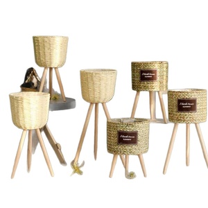 Vente <span class=keywords><strong>en</strong></span> gros usine : Pots de fleurs <span class=keywords><strong>sur</strong></span> <span class=keywords><strong>pied</strong></span> <span class=keywords><strong>en</strong></span> herbe faits à la main avec pieds <span class=keywords><strong>en</strong></span> <span class=keywords><strong>bois</strong></span>, jardinières améliorées, parfaites pour la décoration de salon, <span class=keywords><strong>en</strong></span> vrac - Product Image 2