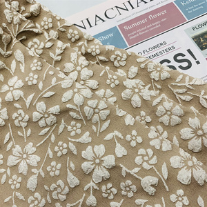 Tissu jacquard 100% polyester de haute qualité, relief tridimensionnel, dentelle en mousse florale, matériau textile de qualité supérieure et bon marché - Product Image 1