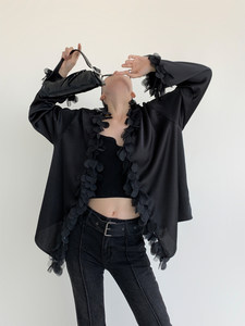 Chemisier élégant et sophistiqué en <span class=keywords><strong>dentelle</strong></span> à col en V pour <span class=keywords><strong>femme</strong></span>, coupe ample, manches longues drapées, personnalisé en usine, collection automne - Product Image 3