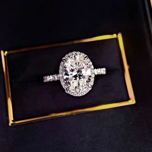 Bague de fiançailles solitaire en argent sterling 925 avec diamant complet 3 carats taille ovale, bague de mariage en moissanite avec halo pour femme - Product Image 1