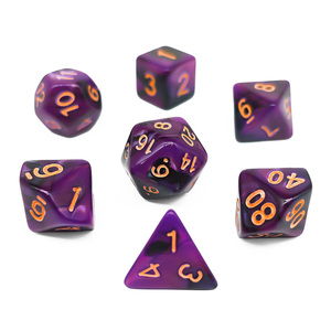 <span class=keywords><strong>Jeu</strong></span> <span class=keywords><strong>de</strong></span> dés <span class=keywords><strong>de</strong></span> couleur violet <span class=keywords><strong>et</strong></span> noir avec coin rond pour <span class=keywords><strong>donjons</strong></span> <span class=keywords><strong>et</strong></span> <span class=keywords><strong>dragons</strong></span>, accessoire <span class=keywords><strong>de</strong></span> jouets, vente en gros au prix d'usine - Product Image 3