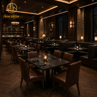 Meubles de restaurant haut de gamme Ron Group, banquette capitonnée en forme de U sur mesure, table carrée durable, chaise en cuir à dossier haut