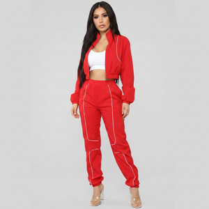 Conjunto Deportivo Cortavientos Transpirable Rojo para Mujer, con Estampado, Manga Larga, Cuello Alto, Pantalones Deportivos de Color Sólido con Bolsillos Laterales, Ropa Urbana - Product Image 1