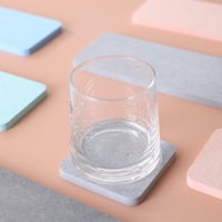 Pierre de terre de diatomées résistante à la chaleur absorbant l'eau tapis de caboteur de tasse de diatomite carré blanc à séchage instantané