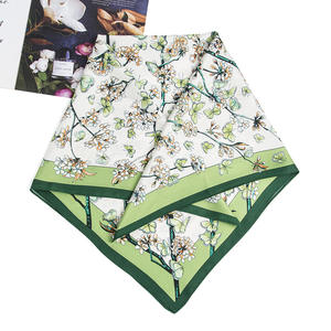 وشاح حريري مربع فاخر مطبوع رقمياً على الوجهين يحاكي الحرير الطبيعي للحقائب - Product Image 4