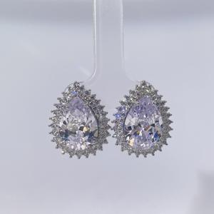 Pendientes de Botón de Lujo Clásicos Geométricos con Circonita Cúbica Blanca en Forma de Pera, Chapados en Oro y Latón, de Tianyu Gems, para Mujer - Product Image 1