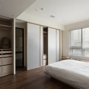 Desain Modern kustom MDF murah dua pintu geser lemari pakaian pengatur penyimpanan kamar tidur furnitur rumah Hotel lemari pakaian