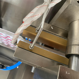 Machine de conditionnement par remplissage et scellage de 0,1 à 200 ml pour jus de fruits et sirop concentré de pulpe de fruits - Product Image 6