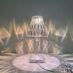 Lampe de table en cristal de style nordique transfrontalier Chargement USB Table de chevet décorative chaude Caractéristiques flexibles Conception de <span class=keywords><strong>maçonnerie</strong></span> en cristal - Product Image 6