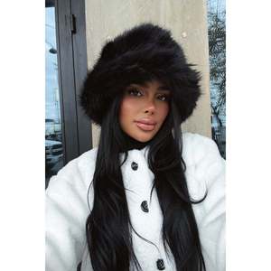 Chapeaux d'hiver personnalisés avec logo brodé, en cuir noir pelucheux, design de personnage imprimé numériquement, tailles personnalisables, chapeau d'hiver en coton - Product Image 3