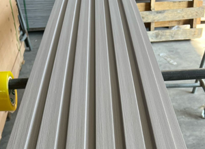 Panneau mural extérieur moderne en composite bois-plastique, écologique, imperméable, ignifuge, avec design de <span class=keywords><strong>façade</strong></span> à lattes - Product Image 4