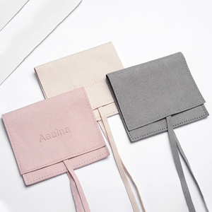 Pochette à rabat en suède personnalisée de luxe avec logo imprimé, petite pochette pour collier et bijoux - Product Image 1