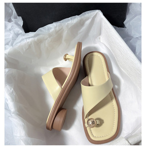 Summer fashion women's sandals Leather anti-slip beach slippers Thick-soled <b>flat</b>-<b>pointed</b> slip-on slippers - Product Image 4