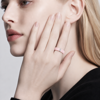 Bagues en céramique facettées rose haute technologie avec deux pierres de zircon clair dans un serti en acier inoxydable, cadeau de mariage, vente en gros OEM ODM