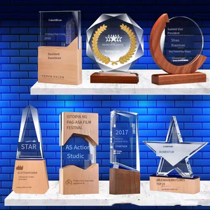 ถ้วยรางวัลคริสตัลแปดเหลี่ยมแบบสร้างสรรค์สั่งทำของที่ระลึกของที่ระลึกที่ได้รับเกียรติสำหรับการเกษียณอายุ - Product Image 1