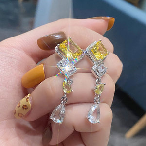 Eleganti Orecchini Pendenti con Nappine per Donne, Accessori per Orecchie Semplici e alla Moda per Uso Quotidiano - Product Image 2
