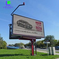 Écran LED de publicité commerciale extérieure Full HD P5 P6 IP65 Panneau d'affichage les espaces publics extérieurs Street Pole