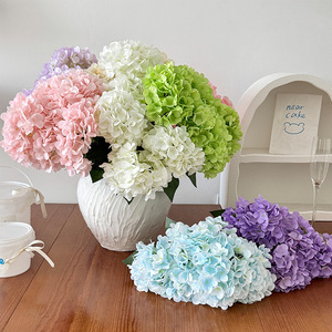 Ramo de Hortensias de Seda, Flores Artificiales Realistas, Decoración para Bodas y Hogar, Estilo Europeo, Teñido a Mano, Accesorios Reutilizables - Product Image 1