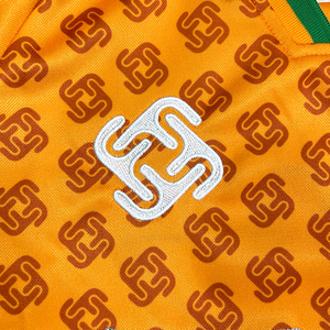 Uniformes de Fútbol Personalizados Retro, Sublimados, con Parches Bordados, de Secado Rápido, Transpirables y de Talla Grande - Product Image 4