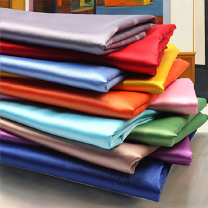 La conception <span class=keywords><strong>de</strong></span> tissu tissé doux et brillant <span class=keywords><strong>de</strong></span> tissu <span class=keywords><strong>de</strong></span> satin <span class=keywords><strong>de</strong></span> polyester <span class=keywords><strong>de</strong></span> best-seller est légère et appropriée aux jupes et aux robes <span class=keywords><strong>de</strong></span> mariage. - Product Image 3