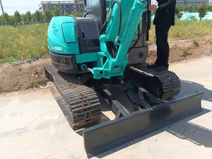Gran oferta usada Kobelco SK55SR excavadora sobre orugas 5 toneladas peso operativo alternativa de Caterpillar a un precio competitivo - Product Image 2
