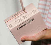 Boîtes d'expédition écologiques et durables, de couleur personnalisée - Envois postaux ondulés réutilisables et pliables avec bandes de déchirement et logo personnalisé