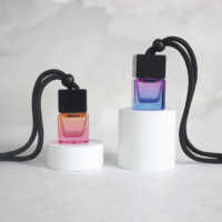 Botella de perfume para coche con tapa de madera negra de Color degradado cuadrado de 8ml, ambientador de aire, contenedor de vidrio recargable de aceite esencial