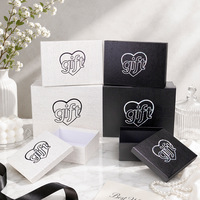 Boîte à couvercle sculpturale monochrome en deux parties A1, en similicuir texturé, motif cœur, emballage cadeau, noir et blanc, plusieurs tailles, personnalisable