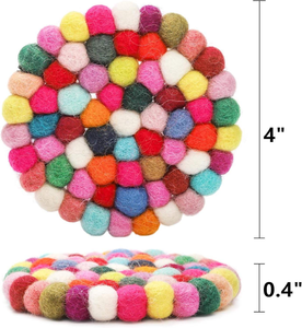 Juego de 6 Posavasos Redondos de Fieltro de Lana de 4 Pulgadas, Coloridos, con Diseño de Puntos Divertidos, Hechos a Mano, Multifuncionales para Bebidas de Cocina y Navidad - Product Image 5