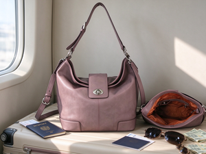 Bolso de hombro suave con cierre giratorio para mujer, con decoración de cadena, correa ajustable, bolso cruzado para mujer, para el trabajo diario - Product Image 1
