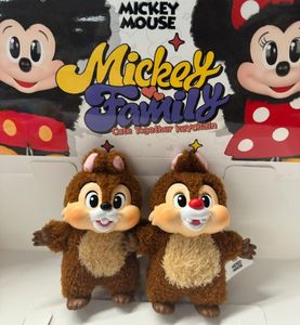 En Existencia, POPMART <span class=keywords><strong>Mickey</strong></span> Family, Muñecos de Vinilo, Juguetes de Peluche, Colgante, Regalo, Caja Misteriosa Sorpresa, Caja Ciega de Anime - Product Image 3