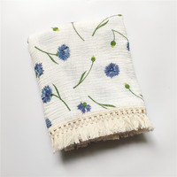 Couverture d'emmaillotage en mousseline de coton biologique 100% tissée avec motif de feuilles marines et étiquette personnalisée