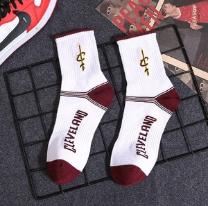 Calzini Sportivi Personalizzati con Logo, Design Cartoon, Alta Elasticità, Bianco e Nero, per Basket - Product Image 3