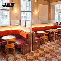 Ensemble de mobilier de bar de restaurant commercial J2S, comptoir de bar en bois massif et métal, tabourets de bar modernes en cuir, hôtellerie