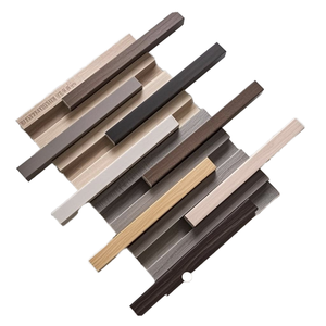 Tubos Cuadrados de WPC Coextruido de Segunda Generación, Impermeables, Anti-Tieras, con Acabado de Madera, Tubos Huecos para Decoración de Villas, Estilo Europeo y <span class=keywords><strong>Mexicano</strong></span> - Product Image 1