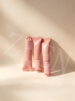 Tube cosmétique PE 19 mm 8 à 15 ml pour baume à lèvres, personnalisable OEM/ODM, avec capuchon à vis côtelé et anse de suspension, emballage pour soins des lèvres