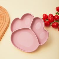 Assiette pour enfants Meitai 19cm*19cm en silicone flexible, design patte d'ours, 3 compartiments, ventouse fiable pour une stabilité sur la table