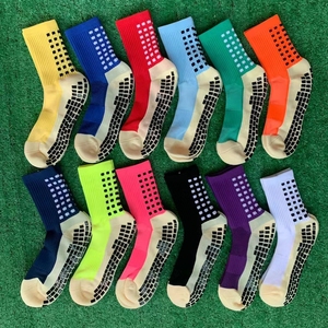 Deporte profesional acolchado diferentes tamaños OEM Nylon algodón tripulación fútbol calcetines antideslizante agarre atlético fútbol Calcetines - Product Image 3