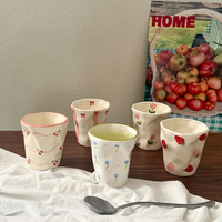 Tasse à café en céramique froissée irrégulière, faite à la main, peinte à la main, tasse créative pour le thé de l'après-midi