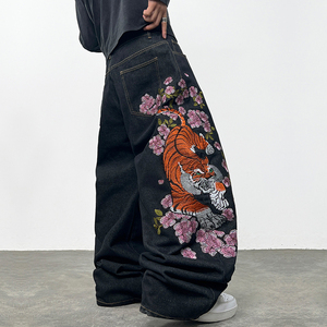 Vente en gros usine – Nouveaux jeans amples à jambe large pour hommes, brodés motif Tigre Noir, pantalons en denim personnalisés pour hommes - Product Image 2