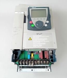 Telemecanique ATV71HU55N4 Sin cubierta + VW3A1101 - Product Image 2