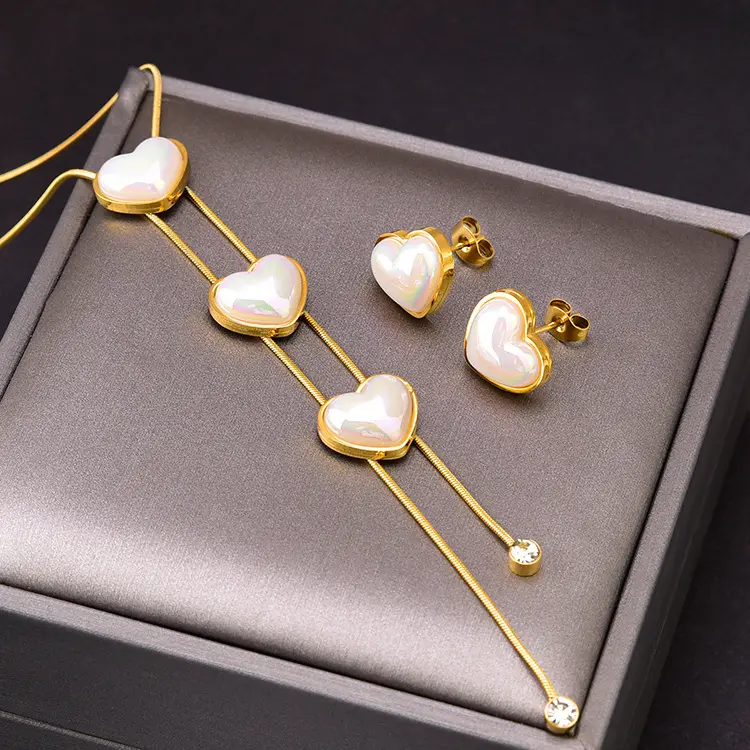 2023 Modeschmuck Set Frauen 18 Karat Gold Edelstahl Quaste Perle Anhänger Herz Halskette und Ohrringe Set für Geschenk