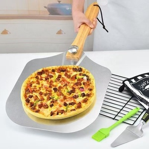 Pala para Pizza de Aleación de Aluminio Premium de 12 Pulgadas con Mango de Madera - Product Image 2