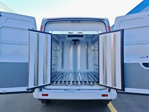Camionnette frigorifique SAIC MAXUS à transmission automatique 8 vitesses pour le transport et la logistique d'aliments surgelés et frais - Product Image 1