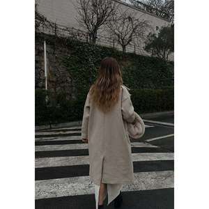 Abrigo de mujer con doble botonadura y cuello alto estampado en crema, talla XS, transpirable para la temporada de otoño - Product Image 1