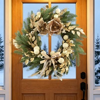 Handgefertigter Weihnachtskranz mit Magnolienblüten, Beeren und Goldblättern, 24 Zoll, für die Haustür, Luxus-Feiertagskollektion